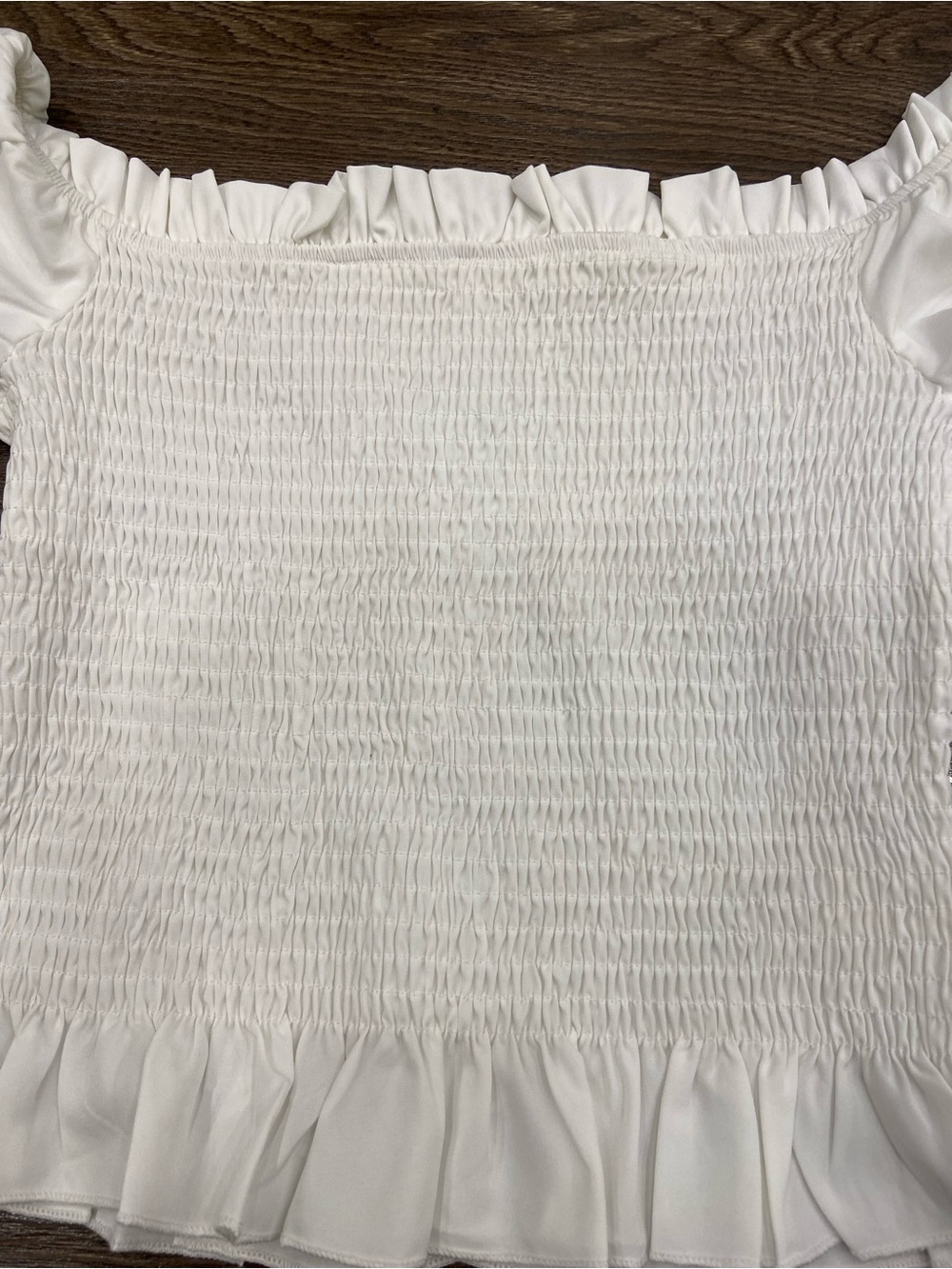 White Smocked Puff-Sleeve Crop Top — Women's - Picture 3 of 4